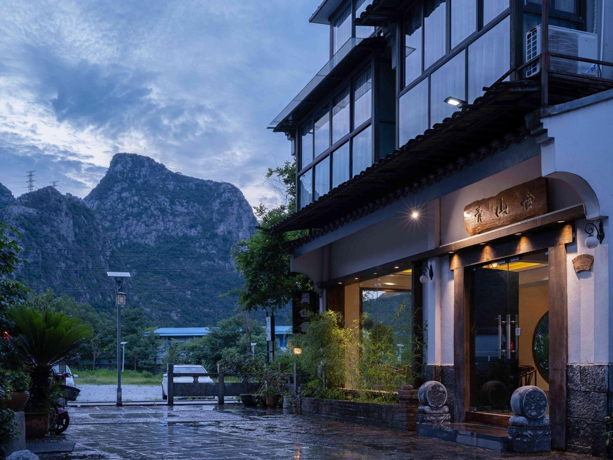 Serene Vale Inn Guilin-Free One Way Pick Up Service To High-Speed Railway Station For 2 Nights Exterior photo