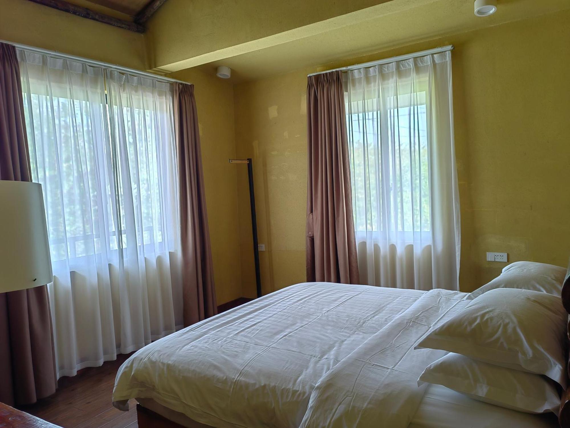 Serene Vale Inn Guilin-Free One Way Pick Up Service To High-Speed Railway Station For 2 Nights Room photo